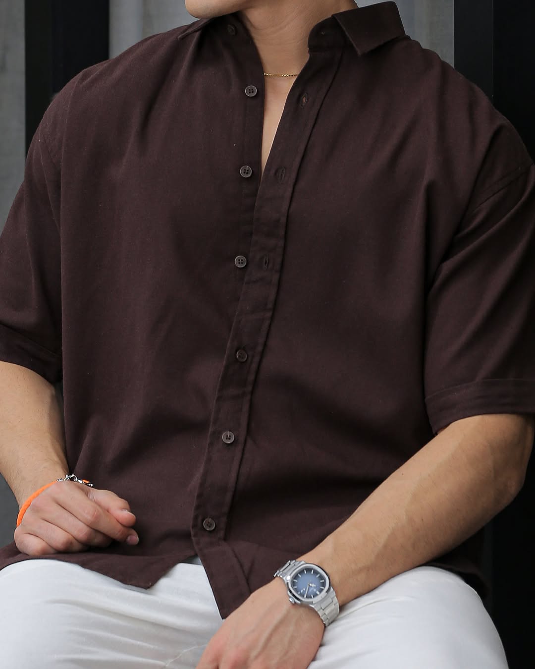 Men's Lightweight Textured Spread Collar Short Sleeve Button Down Shirt