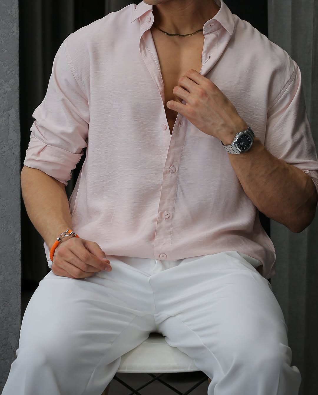 Men's Lightweight Textured Spread Collar Long Sleeve Button Down Shirt