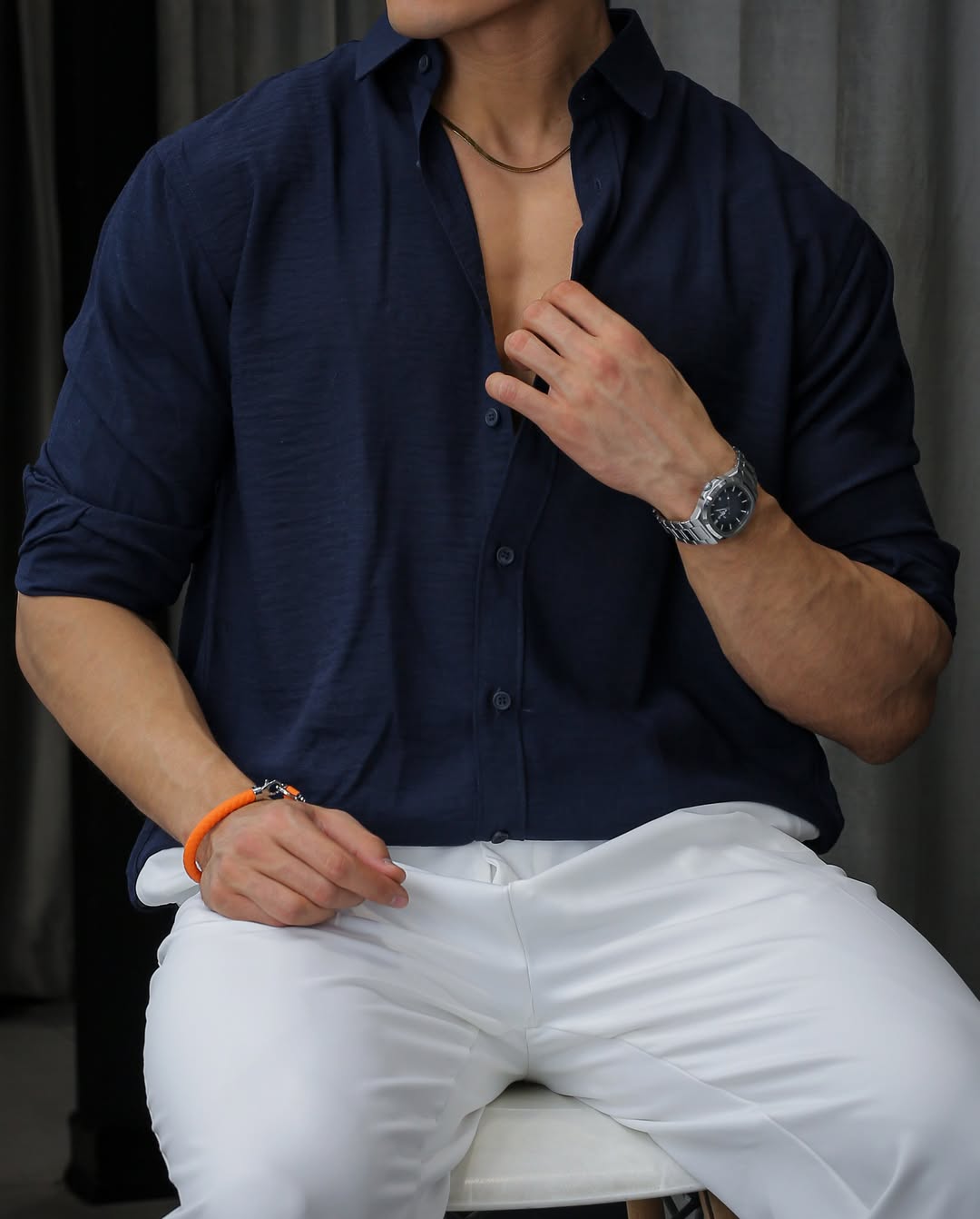Men's Lightweight Textured Spread Collar Long Sleeve Button Down Shirt