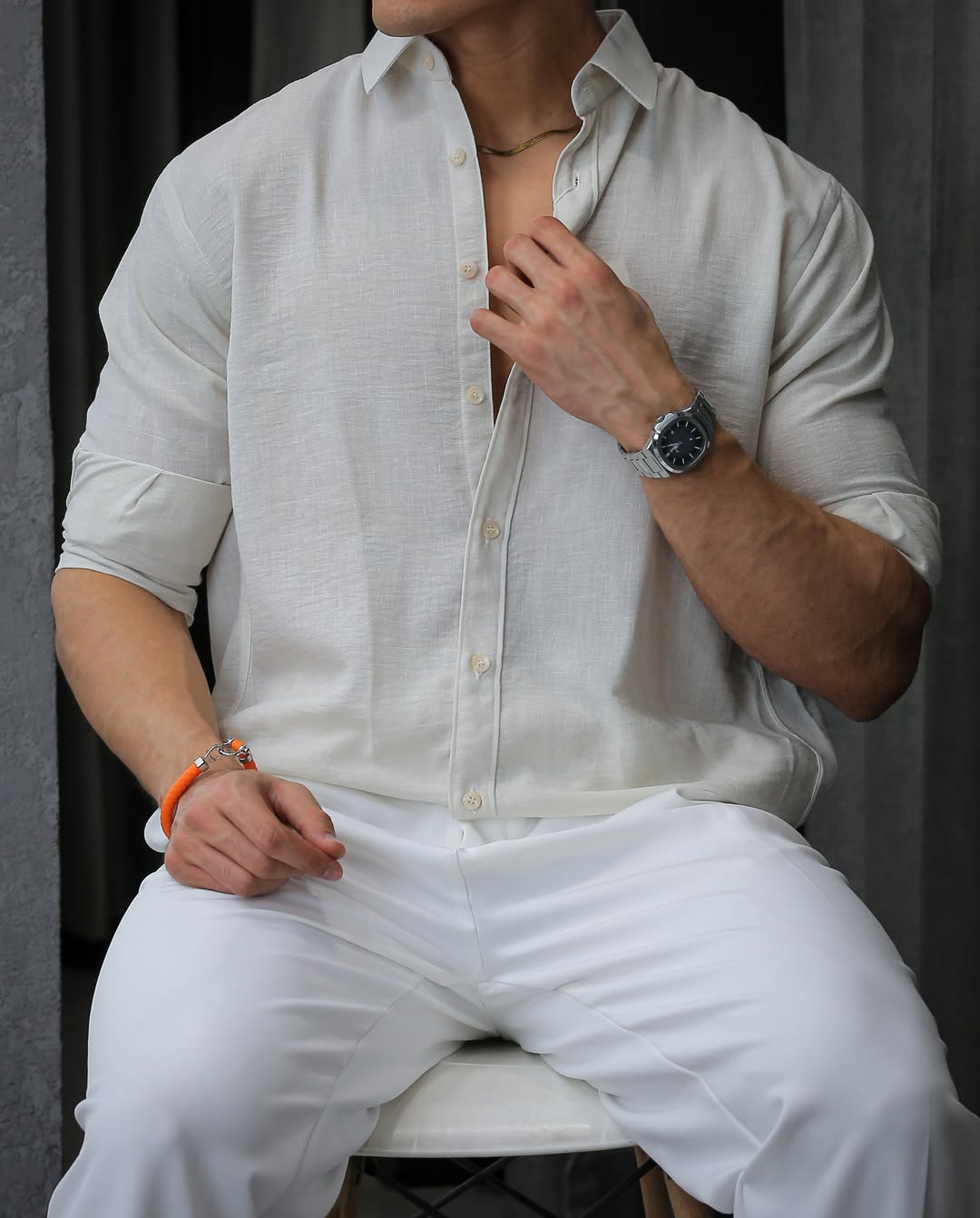 Men's Lightweight Textured Spread Collar Long Sleeve Button Down Shirt