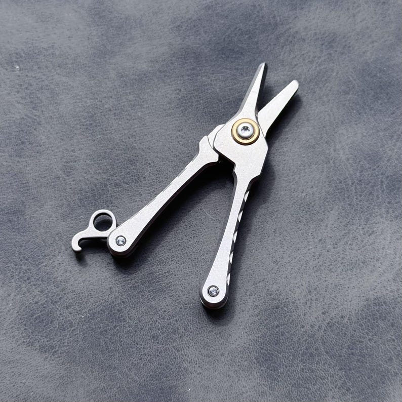 Titanium Mini Scissors with Clip – Portable EDC Grooming Tool for Nose Hair & Eyebrows, Keychain Gift for Him